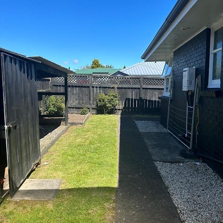 Hilltop Cottage Taupo Bagian luar foto
